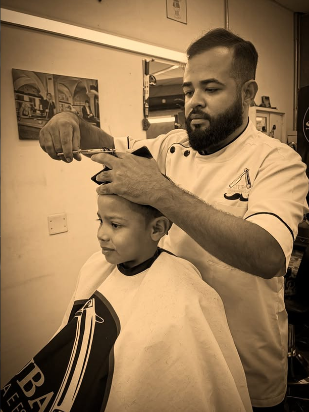 Corte Infantil Espaço Kids na Tesoura